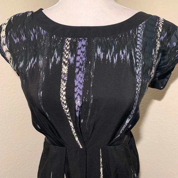 Short sleeve dress, tie back - Picture 2 of 7